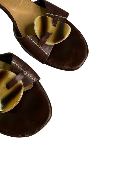 Anne Klein Chocolate Brown Shell Embellished Kitten Heel Sandal Size 7.5 - Picture 7 of 8